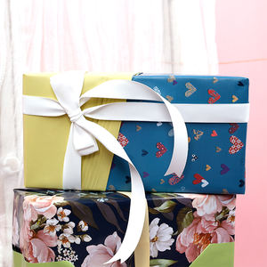 Rollo de papel de lujo de doble cara para cumpleaños al por mayor de fábrica, papel de regalo de 43cm X 3M para embalaje - Product Image 4