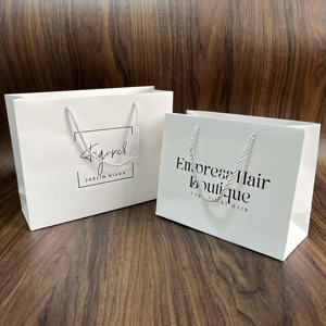 Bolsas de Compra de Papel Blanco Personalizadas con Impresión Negra - Empaque de Lujo para Extensiones de Cabello y Boutiques - Product Image 5