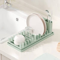WIREKING Égouttoir à vaisselle compact en plastique pour petites cuisines avec 11 emplacements pour assiettes, porte-couverts et bac de récupération des eaux