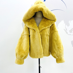 Collezione di Pelliccia di Coniglio Rex Colorata - Fornitura di Pelliccia Vera di Alta Qualità per Boutique - Product Image 5