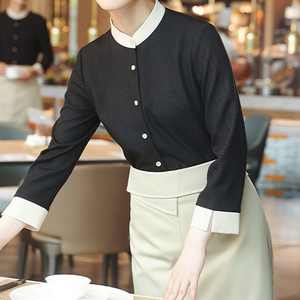 Ensemble uniforme de barista 2 pièces avec logo personnalisé, chemise noire à col contrastant <span class=keywords><strong>et</strong></span> demi-<span class=keywords><strong>tablier</strong></span> pour café <span class=keywords><strong>et</strong></span> restaurant - Product Image 2