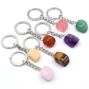 Wholesale Polished Natural Crystal Key Chains Rose Quartz Tiger Eyes Clear Amethyst Quartz Tumbled Stone Mascot Theme Gifts