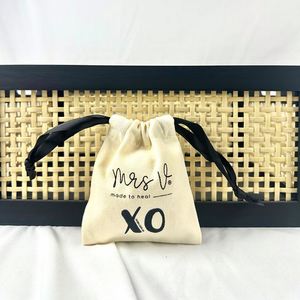 Sac biodégradable en coton biologique personnalisé avec broderie, cordon noir et logo de marque estampé à chaud – Prix compétitif - Product Image 2