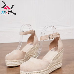 Sandales compensées décontractées pour femmes à bout rond en microfibre avec bride de cheville, style espadrille, vente en gros d'usine - Product Image 6