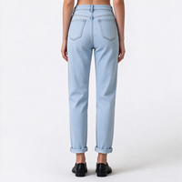 Jeans personnalisés avec logo, coupe slim, jambe skinny, délavés, en coton extensible, fermeture boutonnée, style vintage, légers, essentiels pour un look tendance