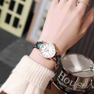 นาฬิกาควอทซ์ทอมือสำหรับผู้หญิงสร้อยข้อมือเรืองแสงสไตล์ชาติพันธุ์ - Product Image 1