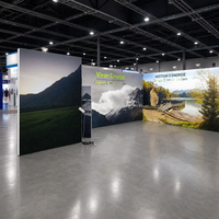 Mur d'affichage modulaire en tissu rétroéclairé avec cadre en aluminium SEG pour stand d'exposition de technologie de pointe, idéal pour la présentation de logiciels IA futuristes