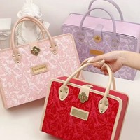 Boîte cadeau portable auto-érectible en forme de livre en carton gris avec estampage rouge/rose/violet pour bonbons et faveurs de mariage et de fiançailles 520