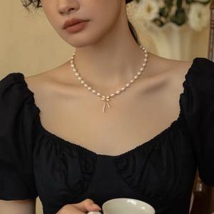 Collier de perles d'eau douce naturelles pour femmes, luxe léger d'été, collier de clavicule de niche - Product Image 1