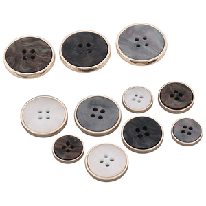 Tùy Chỉnh Chất Lượng Cao Cổ Điển Thân Thiện Với Môi 4-Lỗ Nút Nhựa Tròn Phẳng Với Thiết Kế Trái Tim Cho Phụ Nữ Quần Áo - Product Image 4