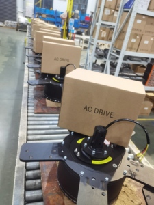 Ventilateur de plafond HVLS IE5 de 7,3 m pour grande grange, robuste, pour ferme d'élevage, à flux mixte, DC, économique, CE, résistant à la pulvérisation de sel, avec système de contrôle intelligent - Product Image 5