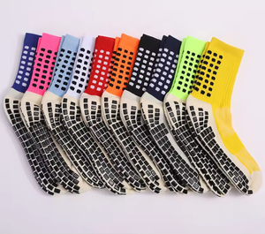 Chaussettes de sport antidérapantes en coton compressif avec logo personnalisé pour femmes, idéales pour le yoga et le Pilates, haute qualité, vente en gros - Product Image 5