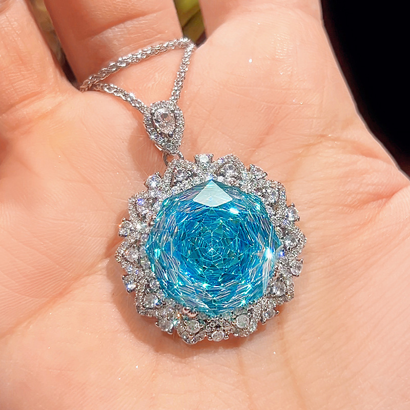 Platinum sea-blue pendant with Chopin chain