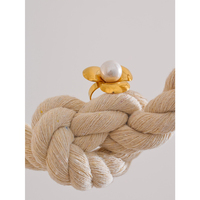 JINYOU 4186 moins cher qualité non coulé technologie fleur simulé perle ouvert réglable anneau mode 18K or PVD plaqué bijoux