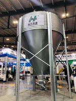 Chaîne d'alimentation pour poulet, dispositif rehausseur de nourriture