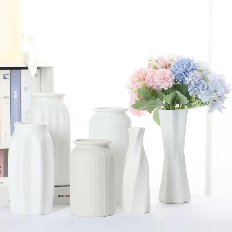 बी आधुनिक नॉर्डिक प्रकाश लक्जरी सिरेमिक फूल vases के घर की सजावट सफेद बेलनाकार खड़ी धारी सिरेमिक गुलदस्ते