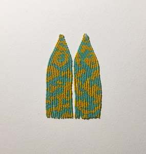 Pendientes de cuentas tejidos a mano, bellamente elaborados. - Product Image 1