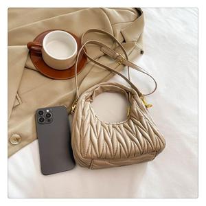 Nouvel Arrivage Sac à Bandoulière de Luxe en Cuir pour <span class=keywords><strong>Femme</strong></span>, Sac Porté Épaule Personnalisé Tendance, Sac Croisé Portable, Sac Sous le Bras Brodé Fabriqué sur Mesure - Product Image 5