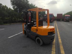 Carretilla elevadora TCM de 3 toneladas usada con cabina completamente cerrada, elevador industrial diésel de bajo kilometraje adecuado para entornos fríos y húmedos - Product Image 4