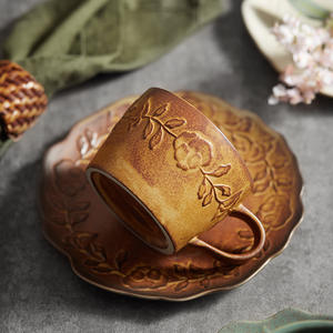 Tasse à café et soucoupe vintage créative Yizhiyaki, glaçure cuivrée, relief, design rétro de luxe léger, motif floral, origine Chine - Product Image 4
