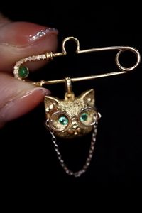 Xinfly Bijoux Personnalisés Accessoires de Mode Pendentif et Broche en Or Fin 18K Forme Chat Émeraude Naturelle - Product Image 3