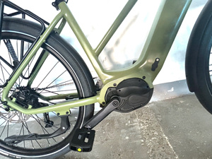 <span class=keywords><strong>Bici</strong></span> <span class=keywords><strong>da</strong></span> strada stile germania 250W <span class=keywords><strong>bici</strong></span> <span class=keywords><strong>elettrica</strong></span> Mid Drive 28 pollici passo attraverso 48V bicicletta <span class=keywords><strong>elettrica</strong></span> 80KM a lungo raggio <span class=keywords><strong>bici</strong></span> <span class=keywords><strong>da</strong></span> Trekking - Product Image 5