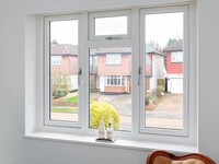 Fenêtre à battant UPVC NFRC fenêtre à battant intérieure et extérieure en verre trempé à double couche à rupture thermique personnalisée
