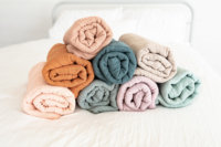 Haute qualité personnalisé Crochet 100% coton tricoté bébé couverture doux jeter Style Simple impression numérique Logo parfait enfants literie
