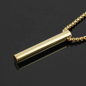 Joyería Minimalista, Collar de Barra Vertical 3D Personalizado con Nombre Grabado en Oro de 18K para Hombres y Mujeres - Product Image 4