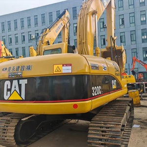 Excavatrice Caterpillar 320CL multifonctionnelle d'occasion, stable, puissante et robuste, pour la régulation des rivières et la construction de fondations, en vente. - Product Image 6