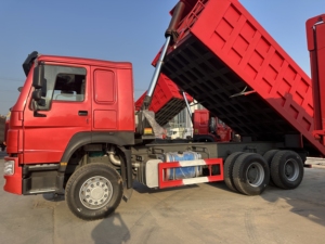 Mini camion d'occasion Sinotruk HOWO 6X4 Benne basculante pour carburant diesel Boîte de vitesses rapide Transmission automatique manuelle Euro 3 Emission droite - Product Image 4