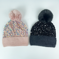 Bonnet en fausse fourrure brillante avec grand pompon, logo personnalisé, haute qualité, tendance, pour la plage et les voyages, vente en gros, faible MOQ, saison hiver