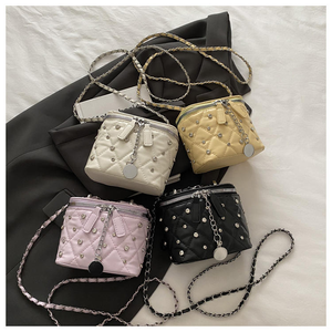 Bolso de Mano de Moda para Mujer, Tipo Cubo, de PU Plisado, con Incrustaciones de Diamantes, Pequeño y Cuadrado, con Cierre de Cadena y Cremallera, Estilo Dulce y Elegante - Product Image 6