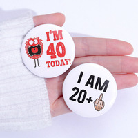Haojin personnalité européenne américaine mode géométrique anglais lettre fer blanc Badge alliage de métal goutte d'huile décoration broche