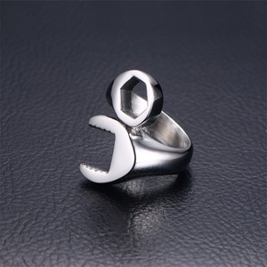 Anillo de Acero Inoxidable con Diseño Único de Llave Mecánica, Chapado en Oro de 18K, Estilo Biker, Joyería de Alta Calidad - Product Image 2