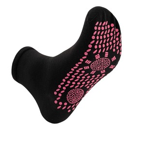 Chaussettes auto-chauffantes noires avec des points roses pour réchauffer les pieds et masser - Product Image 1