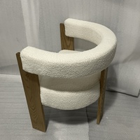 Prix promotionnel Chaises confortables avec structure en bois et tissu Teddy blanc surdimensionné pour salle à manger