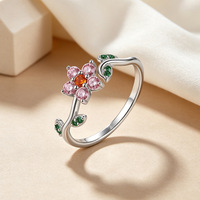 Anillo Abierto Floral Glowluxe con Zirconia Rosa, Detalles de Hoja Verde, Plata de Ley 925 Pulida, Joyería Contemporánea