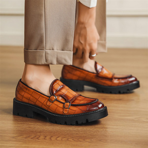 Bước trên đôi giày lười thời trang Giày da giản dị nam dày đế cao Đôi Nút Giày lười - Product Image 3