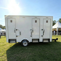 Remorque sanitaire de luxe moderne à 3 cabines en panneaux sandwich, toilettes portables standard US pour événements extérieurs, mariages, écoles