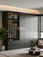 Armadio a Soffitto in Legno Composito Tonalità Scuro con Porta in Vetro con Telaio Nero e Striscia LED Interna Integrata