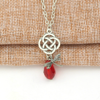 Collier Pendentif Libellule en Filigrane Argenté Antique, Motif Floral Creux Incrusté de Cristal Rouge Goutte d'Eau, Bijou Vintage pour Femme, Idéal Cadeau