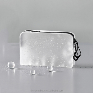 Borsa per il Trucco Impermeabile in TPU Biodegradabile Trasparente Satinato con Logo Personalizzato, Astuccio alla Moda con Doppia Cerniera, Etichetta Privata - Product Image 3