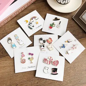 China Supplier Custom Soft Enamel Pin Badge With Paper Cards Gold Pins