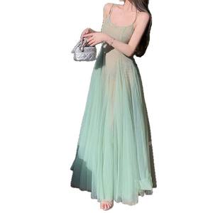 Vestido verde sin espalda de malla con tirantes, estilo acampanado, capa transparente, estilo vacaciones de verano, talla grande, cola capilla, largo hasta el suelo, con pedrería - Product Image 5