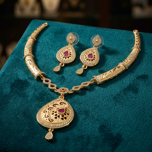 Conjunto de Joyería AD Chapado en Oro, Conjunto de Collares Modernos AD, Joyería de Moda, Collares con Piedras AD, Conjunto de Joyería de Latón Dorado - Product Image 1