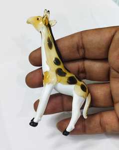 Figurine de girafe en verre soufflé à la main, décoration de bureau minimaliste, ornement de table en une seule pièce - Product Image 4
