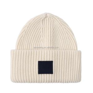 Gorro de invierno unisex 100% acrílico al por mayor, gorro personalizado con estampados de animales y letras, gorro de punto grueso con puño, diseño de calavera. - Product Image 4