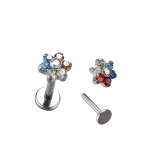 Orecchini a Perno in Titanio G23 con Fiore CZ, 16G, Filettatura Interna, per <span class=keywords><strong>Piercing</strong></span> Helix, <span class=keywords><strong>Trago</strong></span>, <span class=keywords><strong>Oro</strong></span> con Zircone, Biocompatibile - Product Image 3