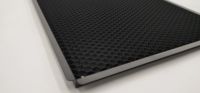 Grille alvéolée en aluminium noir 1/4 cellules avec cadre pour lampes et lanternes
